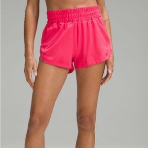 Lululemon Track That 3” short lip gloss size 4
